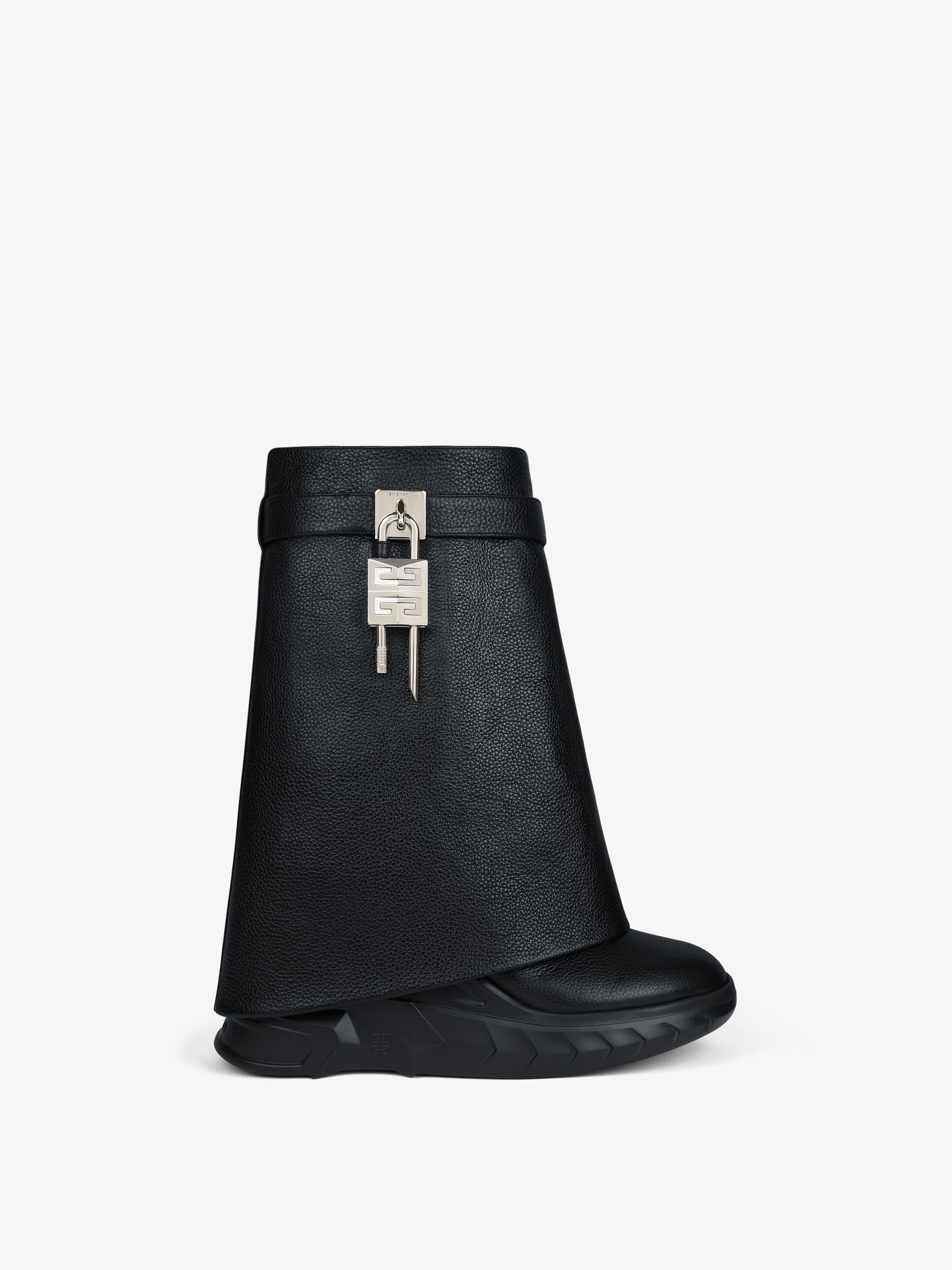Shark Lock Biker ankle boots in grained leather